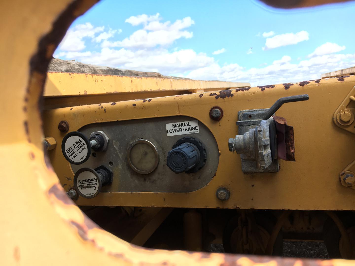 ./imagenes/INVOICE/2019/17190/LOW BOY TRAIL KING TK120HD6-523 (11).JPG